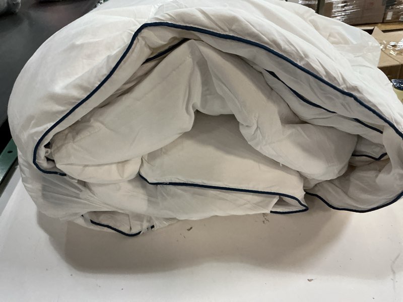 Condition photo showing Good Condition for Hypoallergenic All Season Lightweight Softness Down Comforter, California King Size (104"x96") White Feather Down Comforter or Duvet Insert, Machine Washable, Oeko-TEX Certified