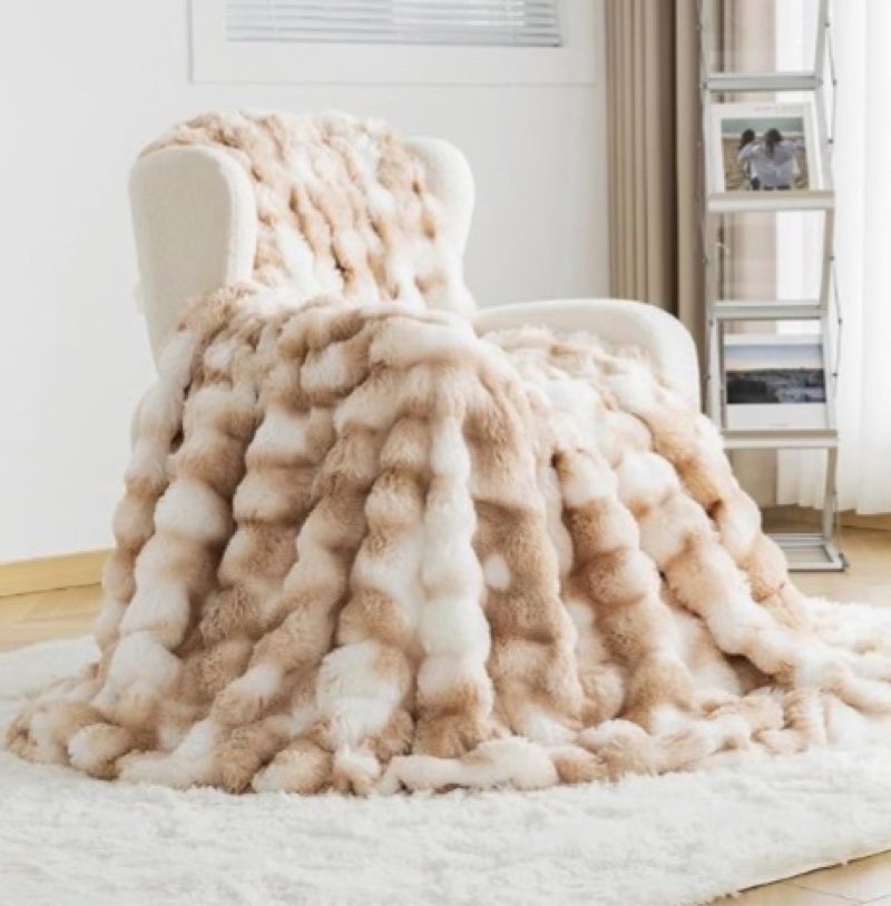 OMERAI Faux Fur Throw Blanket for Couch, Soft Fleece Blankets Queen Size, Thick and Warm Bubble Fuzz