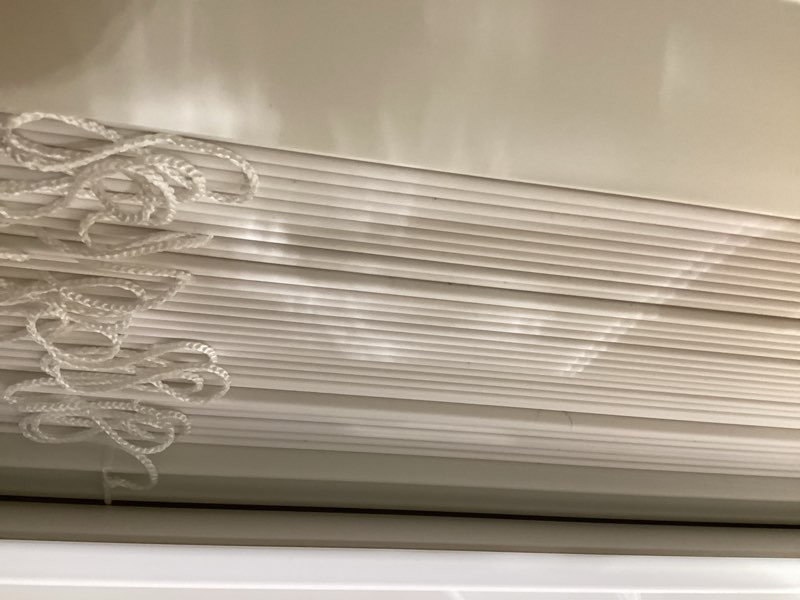 Condition photo showing Good Condition for  allen + roth Trim at Home 2-in Slat Width 34-in x 64-in Cordless White Faux Wood Room Darkening Horizontal Blinds Item #924698 | Model #94601