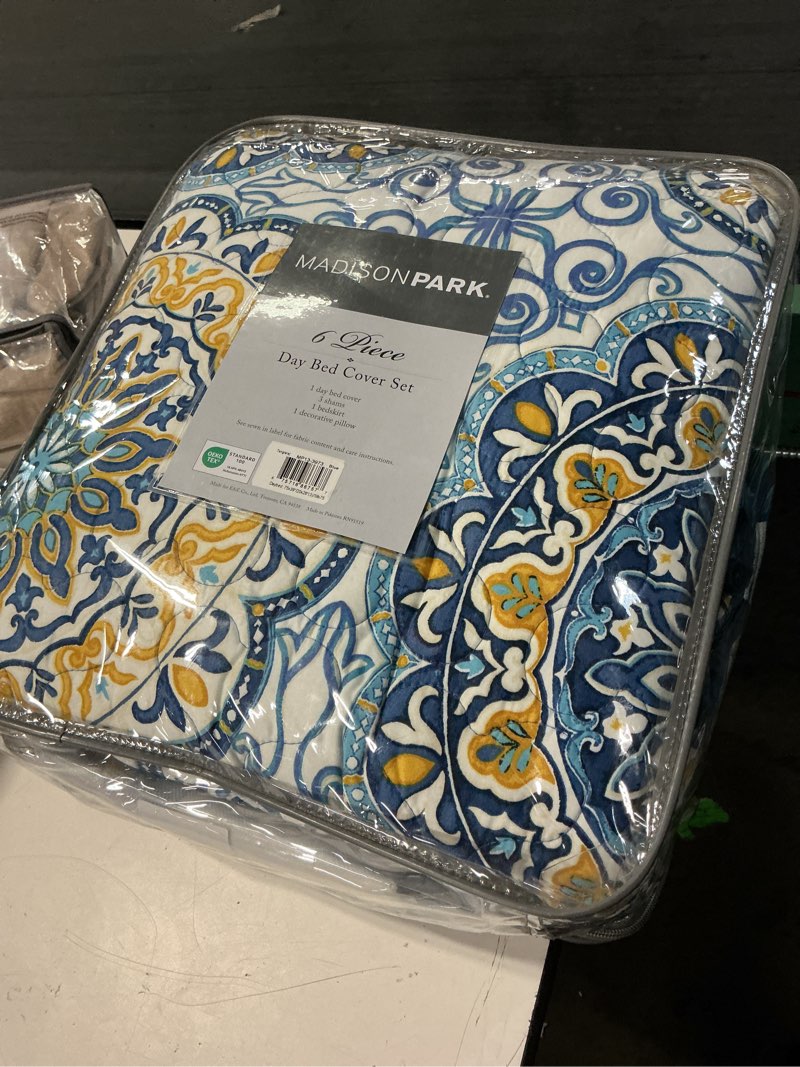 Condition photo showing New/Like New for moraga blue polyester daybed reversible daybed cover set