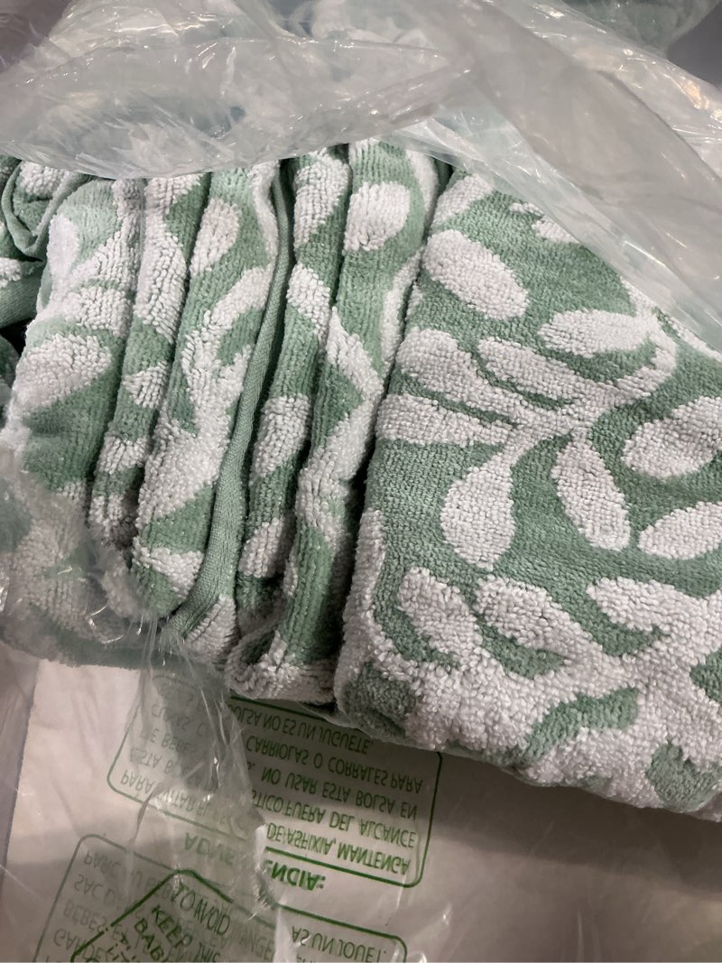 Condition photo showing Good Condition for madison park floral decorative towel set of 6, zero twist cotton bath towel set with botanical leaf pattern, soft absorbent quick dry bathroom towels, bath hand washcloth set, sage green sage green 6-piece