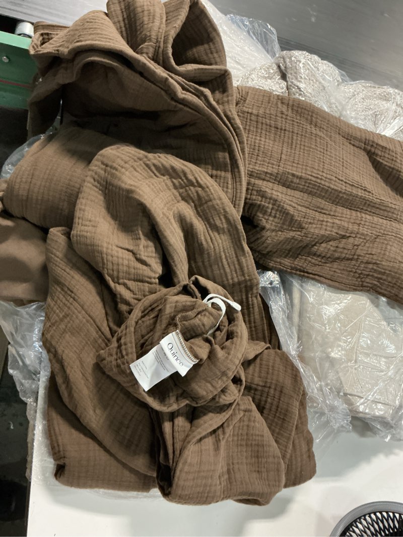 Condition photo showing Good Condition for organic cotton gauze duvet cover set size: king/cal king set: with sham set color chocolate