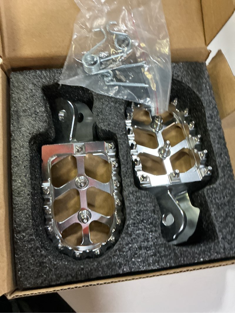 Condition photo showing New/Like New for dirt bike foot pegs with foot peg mount, aluminum foot pegs rest pedal, left and right footrest bracket replacement parts, compatible with yozma in 10/tuttio soleil 01 electric dirt bike(silvery)
