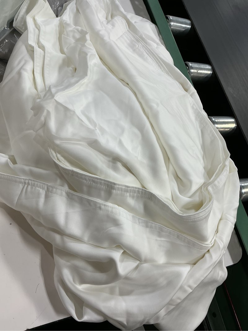 Condition photo showing As Is for (king, color white)mulberry silk flat sheet(quince)
