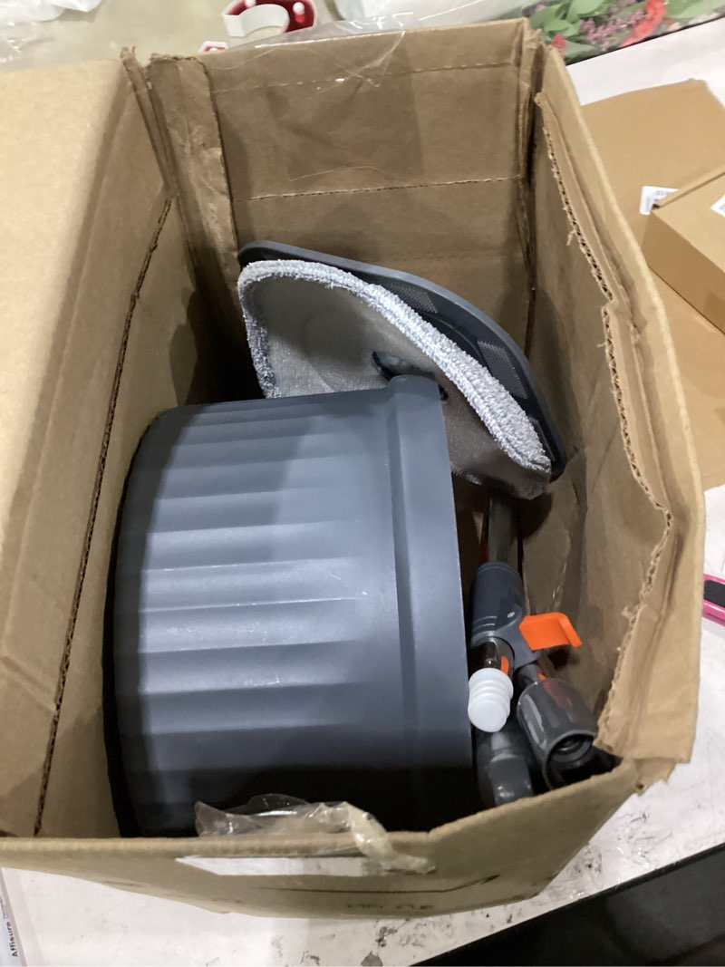 mop and bucket 