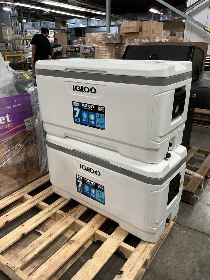 Condition photo showing Good Condition for igloo 150 quart maxcold cooler