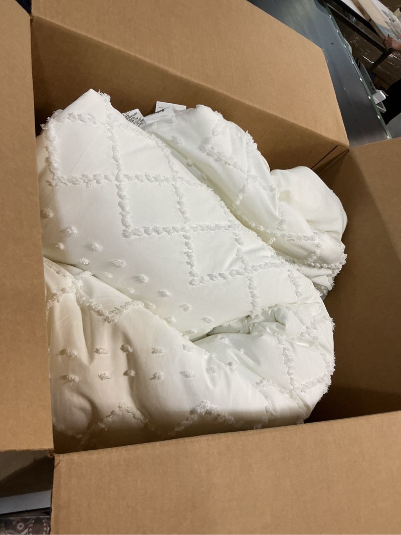 Condition photo showing As Is for bedsure queen comforter set - ivory comforter, boho tufted shabby chic bedding for kids, 3 pieces vintage farmhouse bed set for all seasons, fluffy soft bedding with 2 pillow shams queen 13 - ivory