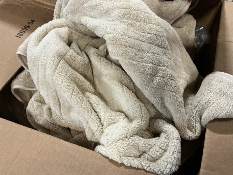 Condition photo showing As Is for extra large bath sheet set of 4,ultra soft fluffy towel,35”x 70”oversized bath towel set,premium mic
