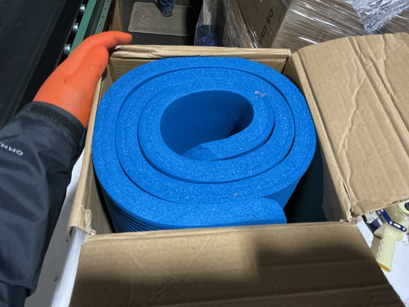 Condition photo showing Good Condition for amazon basics extra thick exercise yoga mat with carrying strap aqua 1-inch