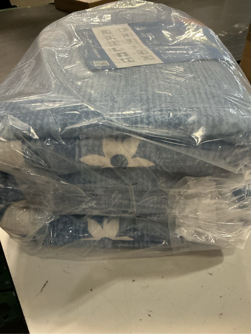 Condition photo showing Good Condition for garveehome scalloped area rugs 8x10 for living room, solid blue large washable rug soft non slip backing floor mat carpet indoor thin rug for bedroom dining room playroom nursery home decor navy blue 8' x 10' (rectangular)