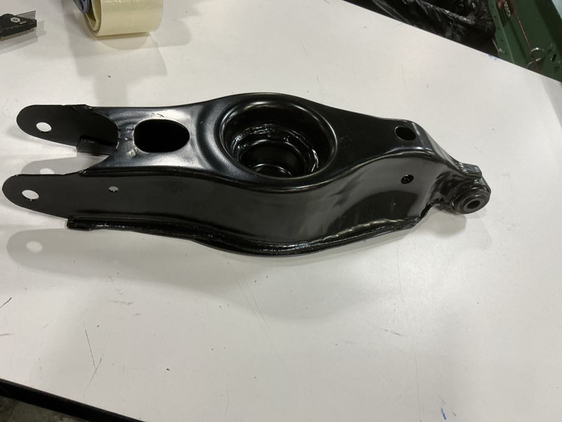 Condition photo showing Good Condition for detroit axle - rear lower control arm