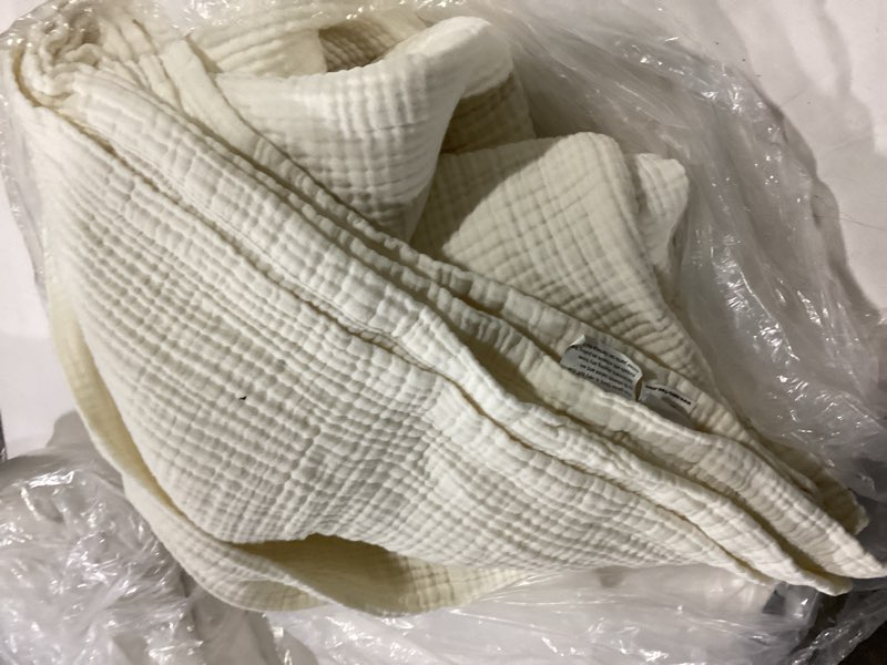 Condition photo showing Good Condition for similar to phf 100% cotton muslin blanket king size 108\"x90\", 4-layer lightweight gauze throw, breathable cloud-soft minimalist blanket for bed, couch, camping & baby, oat milk, ideal gift 02 - oat milk king size(108\"x90\")