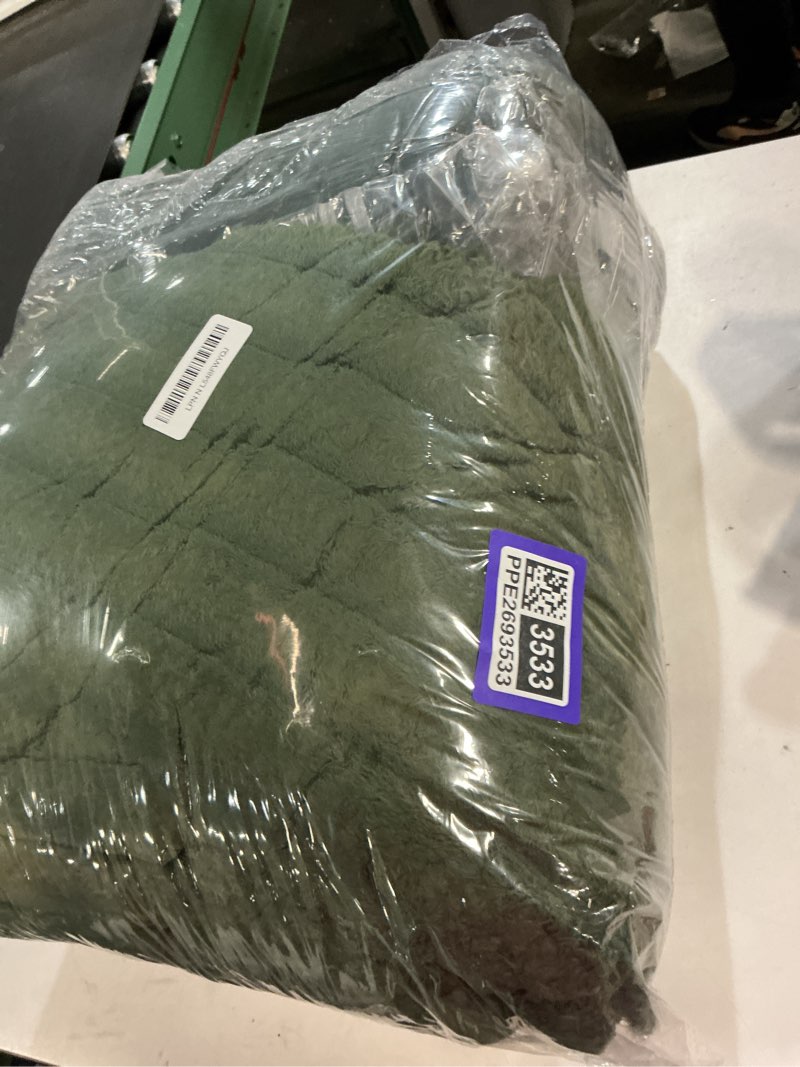 Condition photo showing Good Condition for Bedsure Gentlesoft 2-in-1 King Size Comforter Set and Detachable Fluffy Blanket, Olive Green Bedding Set for All Season Use, SnapTech Design for Space Saving(Includes 2 Pillow Shams,2 Pillowcases) King 03 - Olive Green