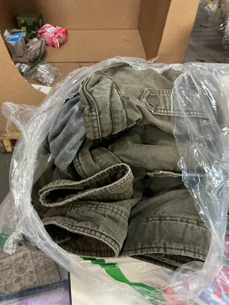 Condition photo showing Good Condition for Levi's Men's Washed Cotton Hooded Military Jacket (Regular & Big & Tall Sizes) Standard X-Small Black/Sherpa Lined