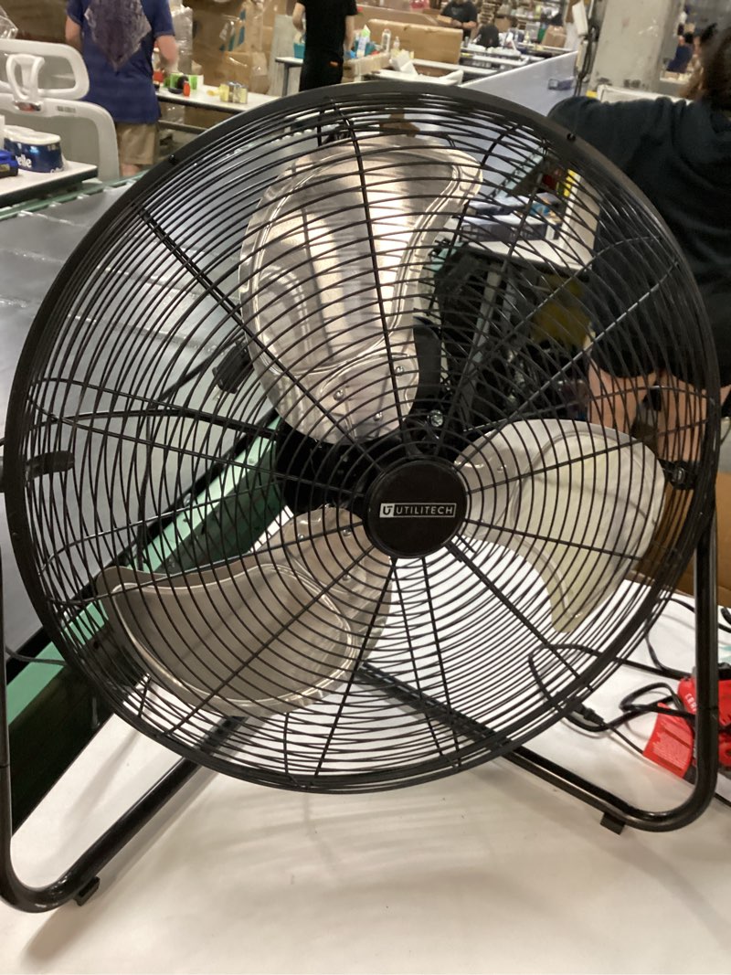 https://lotting-media.assets.bidfta.com/lotting_36a581df-d236-45fe-8253-dbfc17a7c59e