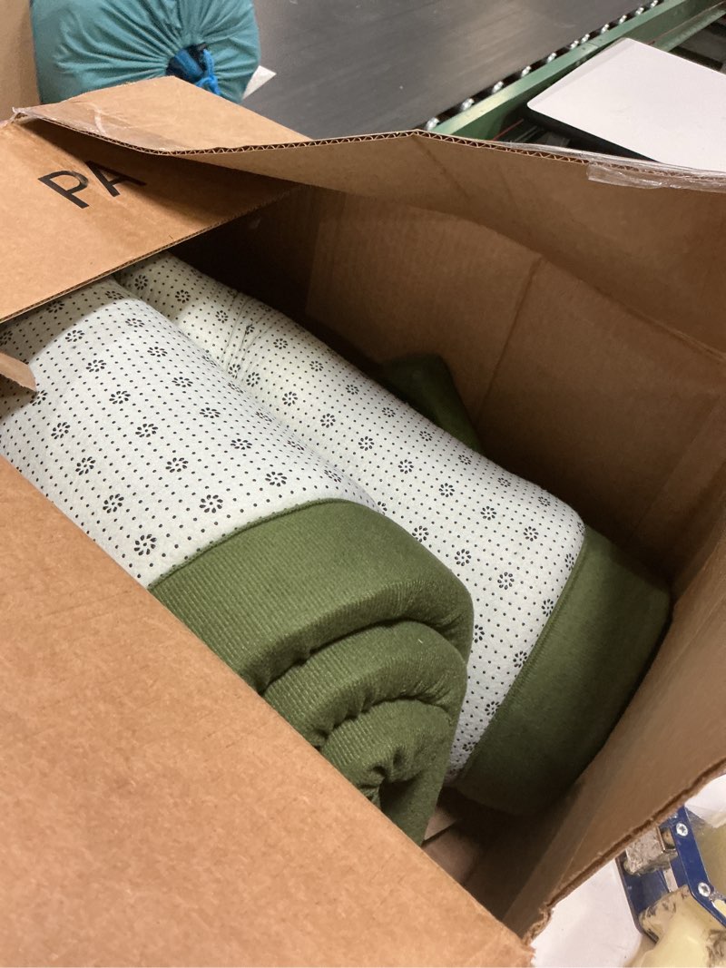 Condition photo showing Good Condition for maxyoyo baby play mat, 1.2" thick memory foam soft padded carpet with non-slip backing, 3x5 ft japanese tatami rug living room for kids, toddler, children, nusery(olive green) olive green 3x5 ft