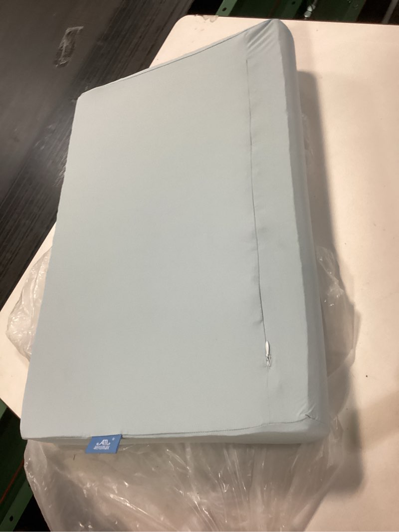 Condition photo showing Good Condition for Gilbins Cot Size 30" x 75" Fitted Sheet, Made of Cotton, Perfect for Camp Bunk Beds/RVs/Guest Beds