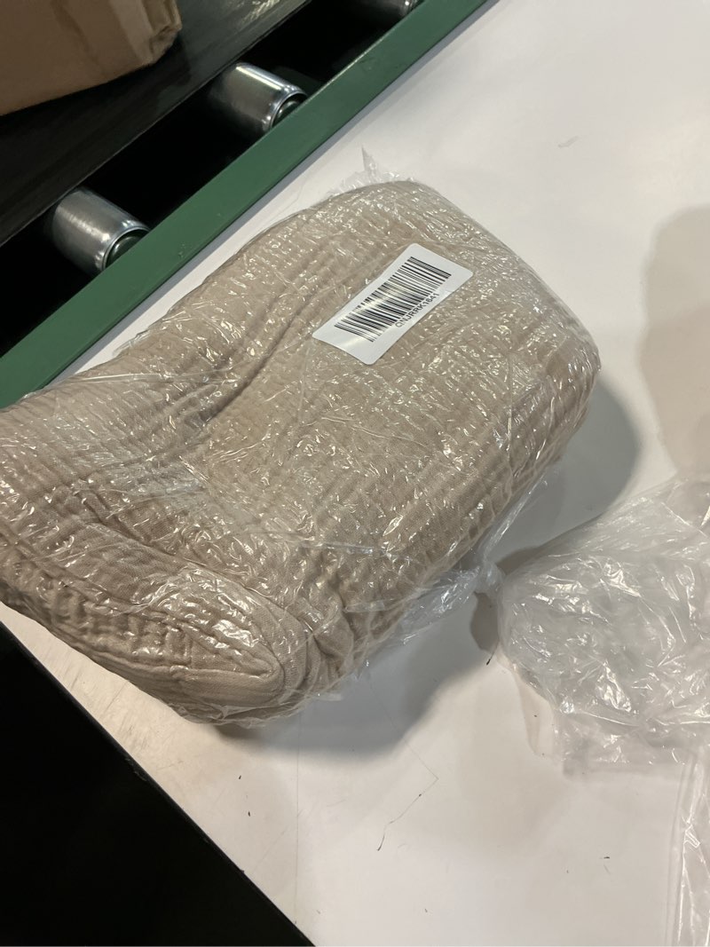 Condition photo showing Good Condition for organic cotton gauze dream quilt set, full/queen, dune