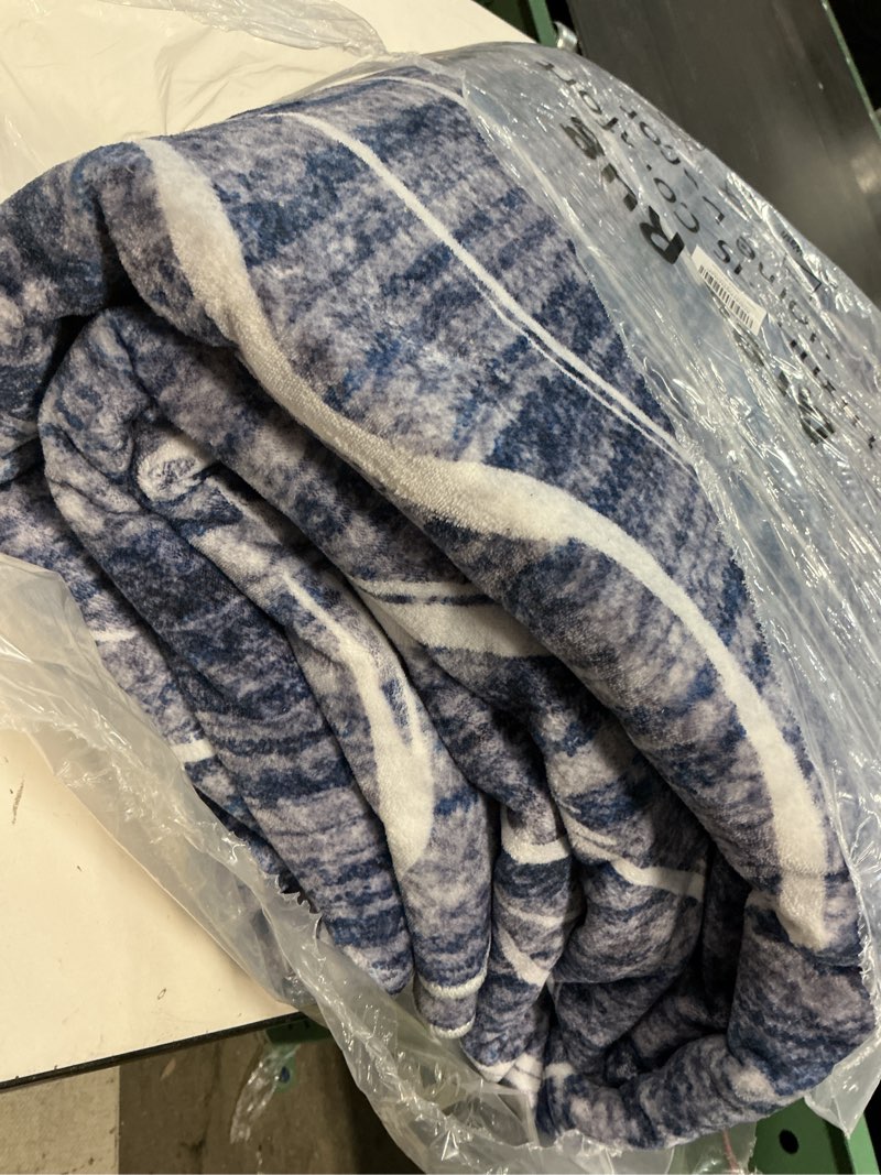 Condition photo showing Good Condition for livebox 8x10 modern area rugs for living room, abstract non-slip washable rugs, minimalist wave striped neutral boys girl nursery area rug for bedroom, carpet for playroom office(navy blue,8'x10') 8' x 10' blue