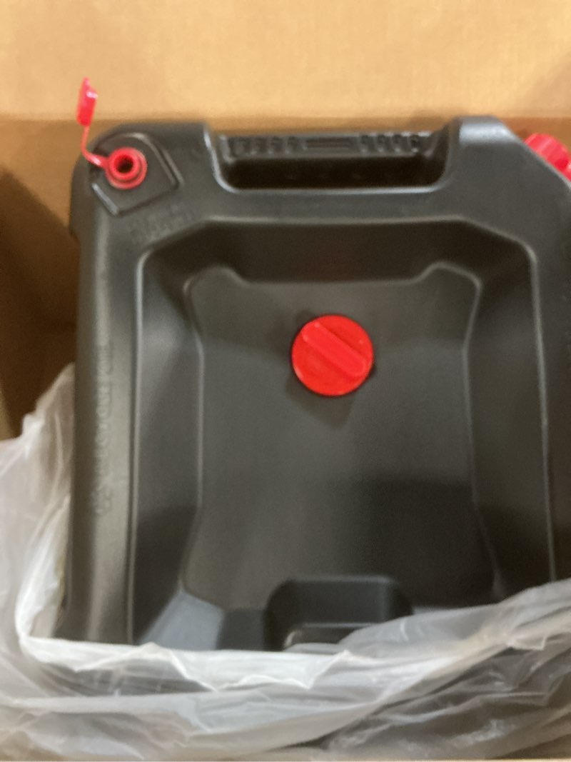 Condition photo showing New/Like New for performance tool w4077 16-quart oil drain container, deep drain well, integrated handle, sealing rubber gaskets, black 16 quart drain pan