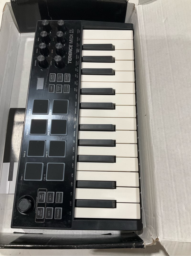 Condition photo showing Good Condition for terence midi controller keyboard professional 25 keys midi keyboard piano 500mah battery 8 rgb pads 360° endless knob 8 assignable knobs oled display for multiple daws and devices 25-key
