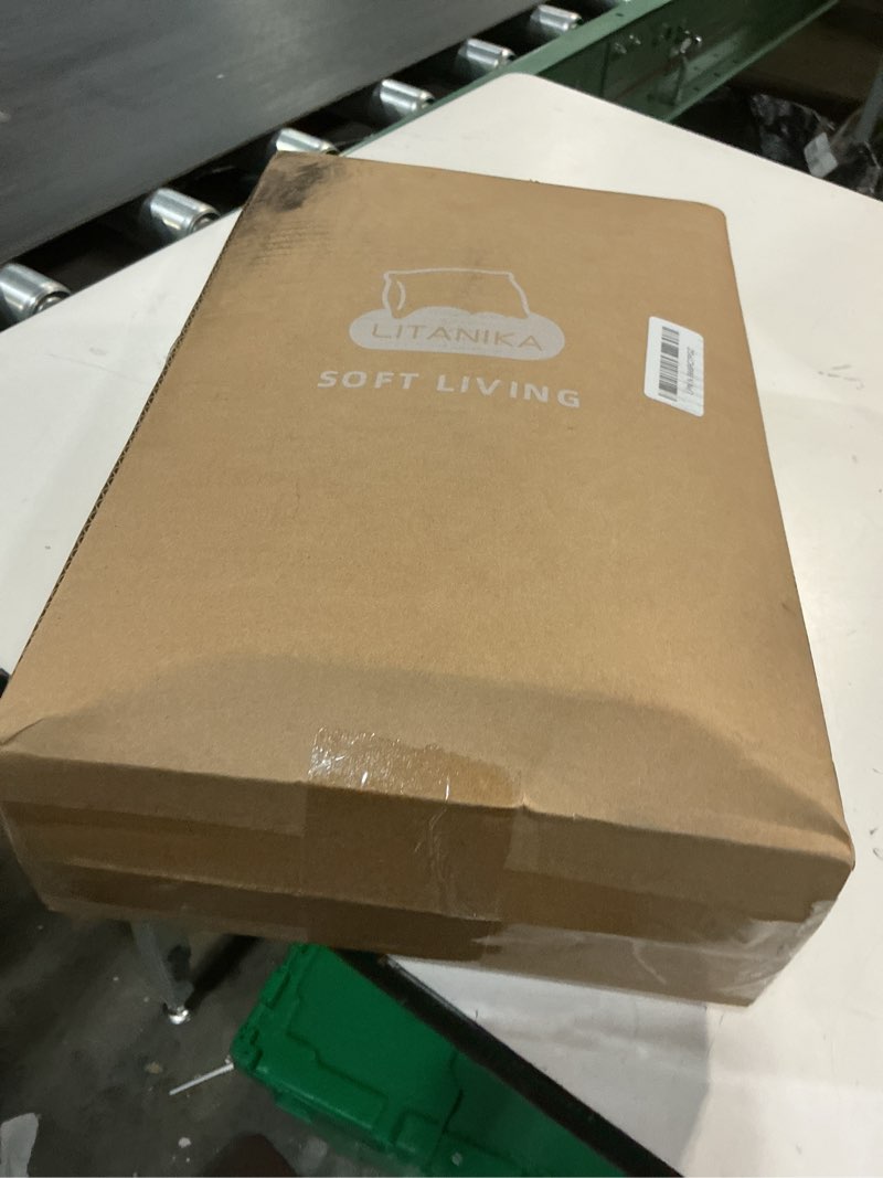 Condition photo showing New/Like New for Litanika White Comforter Set Queen Size, 3 Pieces Lightweight Solid Bedding Comforter Set, All Season Fluffy Bed Set (90x90In Comforter & 2 Pillowcases) Bright White Queen