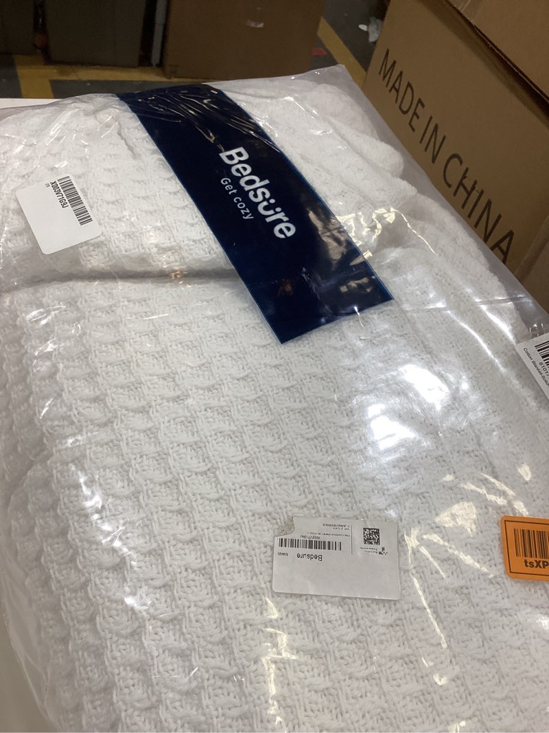 Condition photo showing Good Condition for Bedsure Gentlesoft 100% Cotton Blanket King Size for Bed - Breathable and Soft, Thick Cozy Waffle Weave Christmas Blanket Gift for Women, White, 104x90 inches 01 - White King (104" x 90")