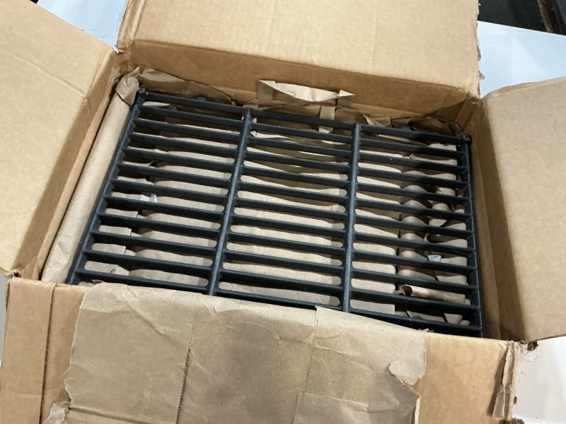 Condition photo showing Good Condition for qulimetal 19.5" grill grates for weber genesis 300 series, genesis e310 e320 e330 s310 s320 s330, replacement parts for weber 7524,7528, cast iron grill grates 19.5"×12.9“