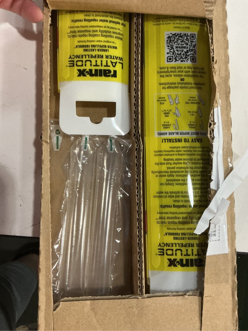 Condition photo showing Good Condition for Rain-X 810161 Latitude 2-In-1 Water Repellent Wiper Blades, 26" and 18" Windshield Wipers (Pack Of 2), Automotive Replacement Windshield Wiper Blades With Patented Rain-X Water Repellency Formula 26" and 18" Latitude