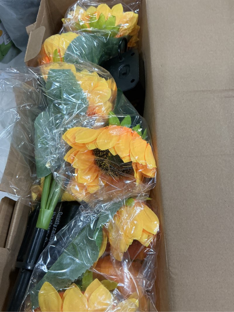 Condition photo showing New/Like New for solar flowers outdoor waterproof: gifts for mom mothers day - 6 pack sunflower with 18 vivid large flowers - 800mah battery for 12h runtime - ip65 auto on/off solar garden lights for patio yard