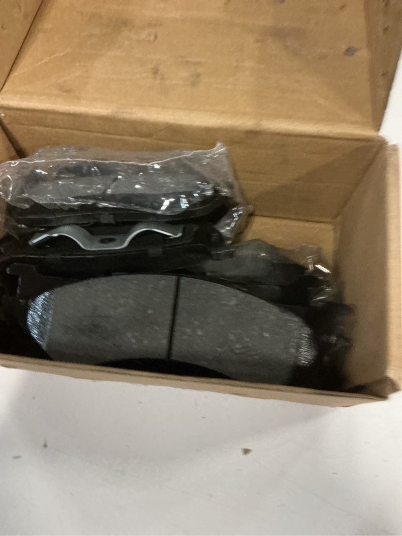 Condition photo showing Good Condition for D702 D879 8pcs Front Rear Ceramic Brake Pads Sets Fit For 1997-2002 For Ford Expedition,1999-2003 For F-150,2004 For F-150 Heritage,1997-1999 For F-250,1998-2002 For Lincoln Navigator