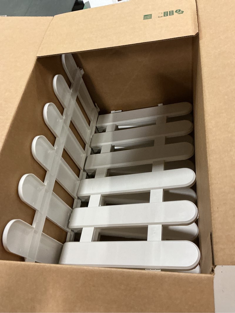 Condition photo showing As Is for CHICIEVE 4 pcs 11.8x19.7inch White Plastic Picket Fence Christmas Xmas Tree Wedding Party Decoration