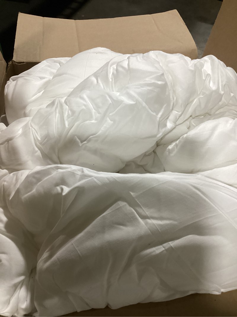 Condition photo showing Good Condition for Litanika White Oversized King Comforter Set Super King Plus Size, 3 Pieces Lightweight Solid Bedding Comforter Set, All Season Fluffy Bed Set (128x120In Comforter & 2 Pillowcases) Bright White Super King Plus