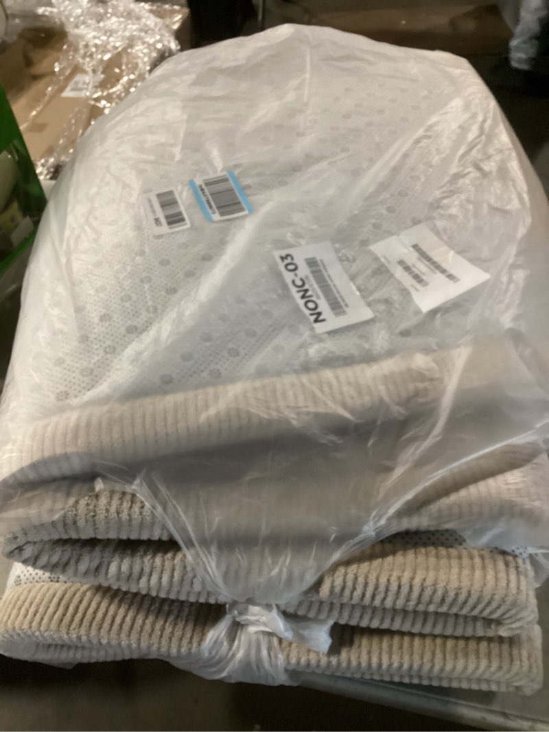 Condition photo showing Good Condition for similar to photo) deerhoo large shag area rugs 6 x 9, plush fuzzy rugs for living room, ultra soft fluffy furry rug for bedroom, indoor carpet nursery rugs for kids room home decor, white cream white 6 x 9 ft