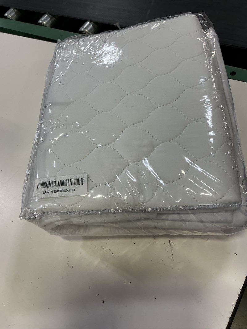Condition photo showing Good Condition for hygge sheets®? organic washable incontinence bed pads with tucks - 100% waterproof reusable mattress protector underpads - rayon derived from bamboo - king king 1