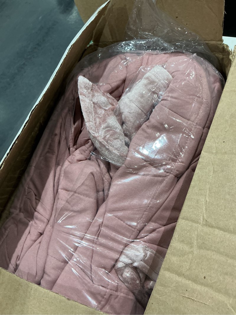 Condition photo showing Good Condition for bedelite velvet quilt set king size - luxury velvet comforter bedding set 3 pieces, soft cozy shiny dusty pink oversized bedspread coverlet for all seasons with 2 pillow shams shiny dusty pink king/cal king(108"x92")