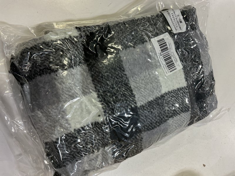 Condition photo showing New/Like New for LILLUSORY Flannel Sherpa Jackets for Women Fleece Shackets Plaid Button Down Jacket Winter Coats Black Small