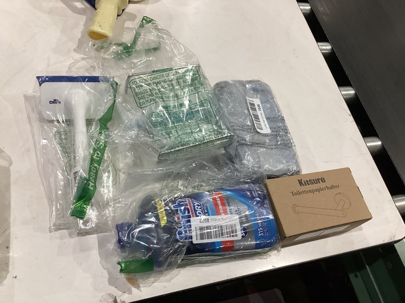 Condition photo showing Good Condition for  assorted lot of bathroom accessories (towels, soap holders, loofahs, etc) 