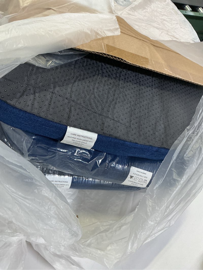 Condition photo showing Good Condition for Chair Cushions for Dining Chairs Set of 6, Non Slip Kitchen Chair Pads, 17" x 16" x 2", Indoor Dining Chair Cushions with Ties, D-Shaped Seat Cushions for Kitchen Chairs, Navy Blue Navy Blue 6 Pack