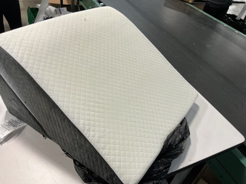 Condition photo showing Good Condition for dream plush adjustable wedge pillow with cooling cover