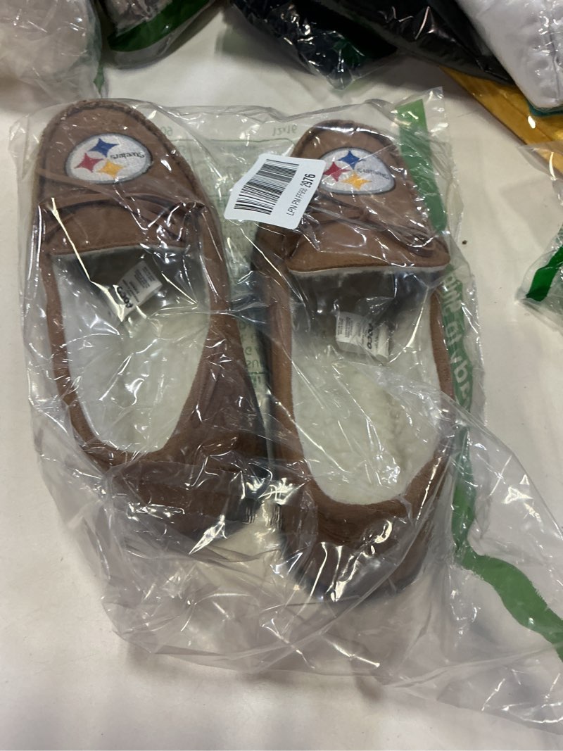 Condition photo showing Good Condition for FOCO Mens NFL Team Logo Moccasin Slippers Pittsburgh Steelers 9-10 Beige