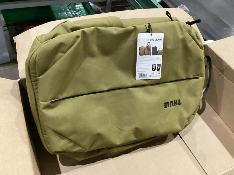 Condition photo showing New/Like New for thule aion backpack nutria 40l
