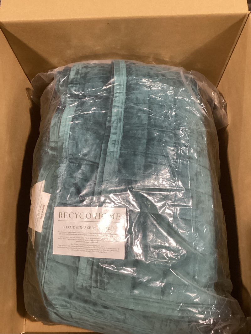 Condition photo showing New/Like New for RECYCO Luxury Velvet Quilt Set King Size, Lightweight Velvet Comforter Set, Oversized Bedspread Coverlet Quilted Bedding Set, with 2 Matching Pillow Shams, for All Season, Teal King/Cal King (108" x 92") Teal