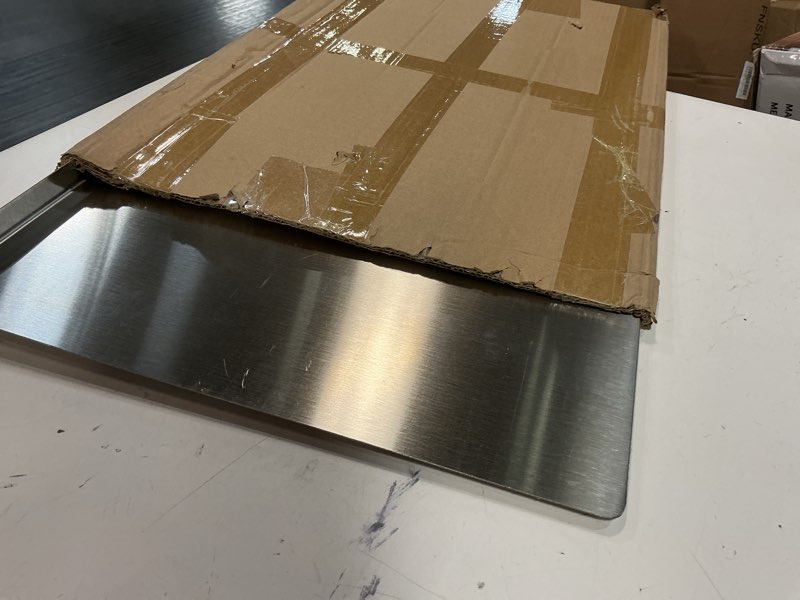 Condition photo showing Good Condition for stainless steel cutting boards for kitchen, lipped stainless steel cutting board. large cutting board suitable for meat, fruits, vegetables, bread, and baking (50 x 40cm / 19.7"l x 15.7"w) stainless steel 19.7"l x 15.7"w