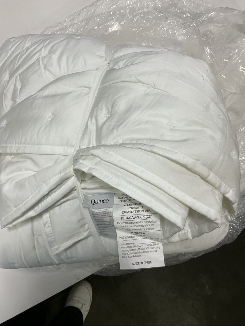 Condition photo showing Good Condition for full queen quilt