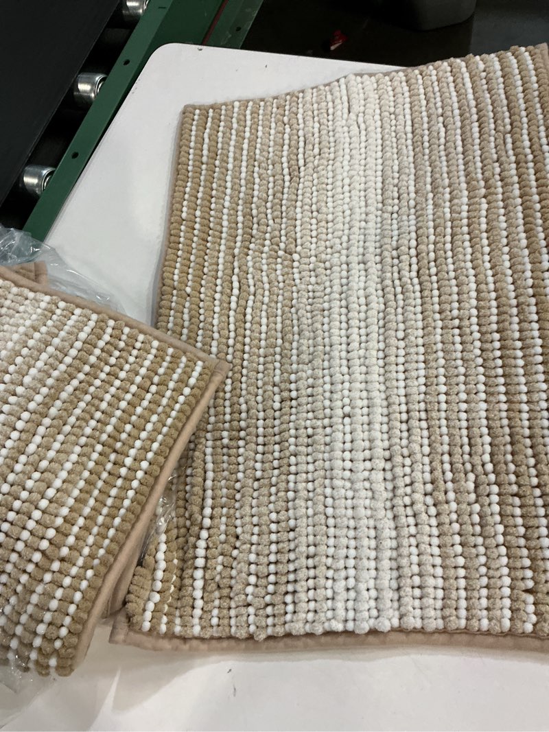 Condition photo showing Good Condition for Awesome Home Chenille Ombre 16-in x 24-in Cream Polyester Non-Slip Bath Rug