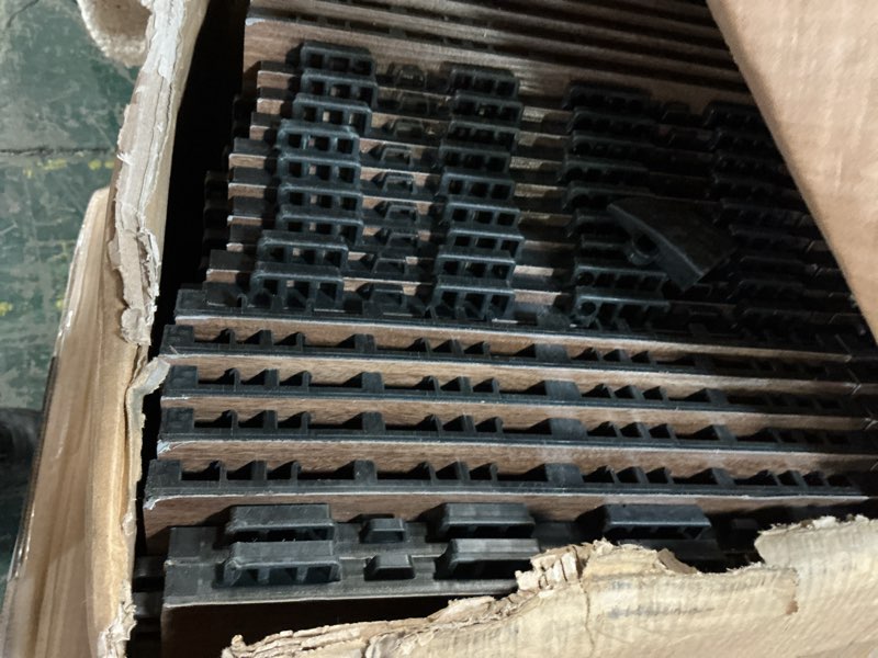 Condition photo showing As Is for VEVOR12.4 x 12.4 in 52 PCS Oak Wood Grain