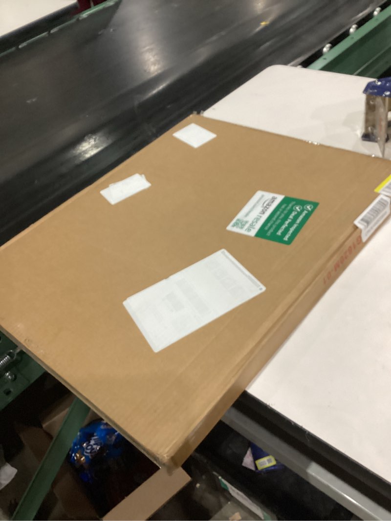 Condition photo showing New/Like New for Golden State Art - 16x20 Aluminum Picture Frame - with Mat for 11x14 Photo or Without Mat for 16 x 20 Poster - Real Glass Cover - Simple and Elegant Decor for Wall Mounting - 1 Pack - Gold 16x20 Gold