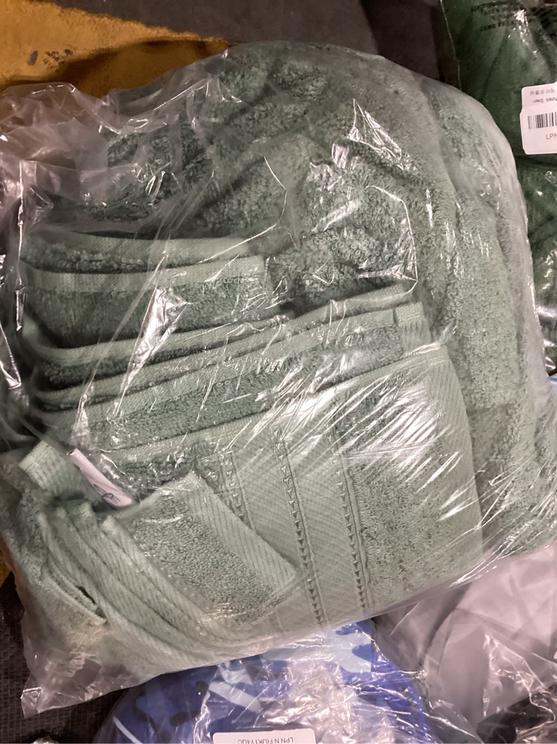 Condition photo showing Good Condition for modern threads - spun loft 6-piece 100% combed cotton towel set - bath towels, hand towels, & washcloths - super absorbent & quick dry - 600 gsm - soft & plush, eucalyptus eucalyptus 6 pcs towel set