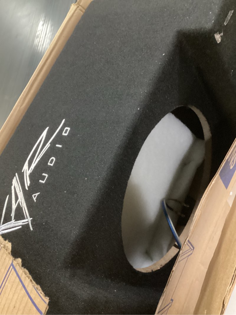 Condition photo showing Good Condition for skar audio sk1x10v single 10" universal fit ported subwoofer enclosure single 10" single